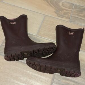 Plum colored Helly Hansen mid-calf rain boots size 9